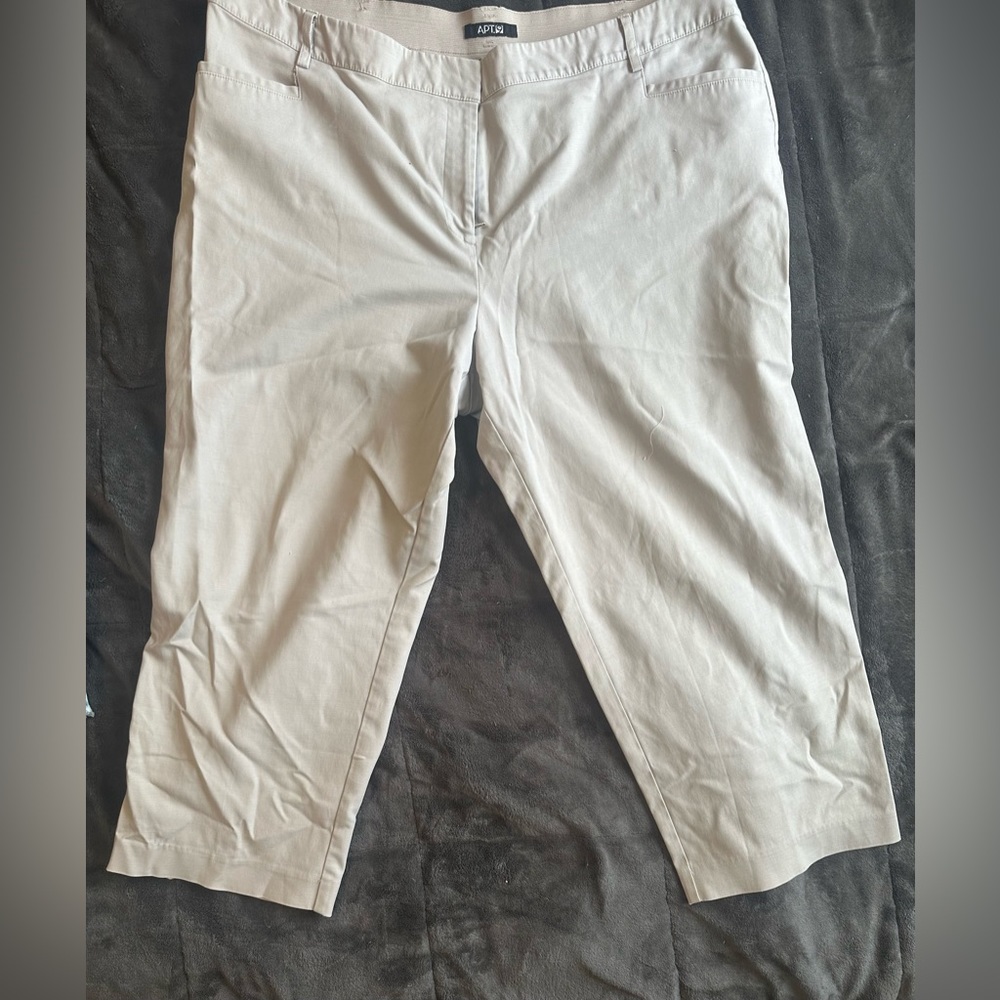 Apt. 9 Womens Modern Fit Capri Cropped Pants Khaki Business Casual Size 20
